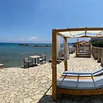 Amaltheia Beachfront Casa de Férias *