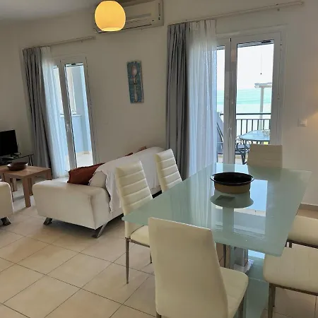 Amaltheia Beachfront * 基普塞利