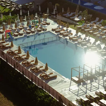 Amaltheia Beachfront *