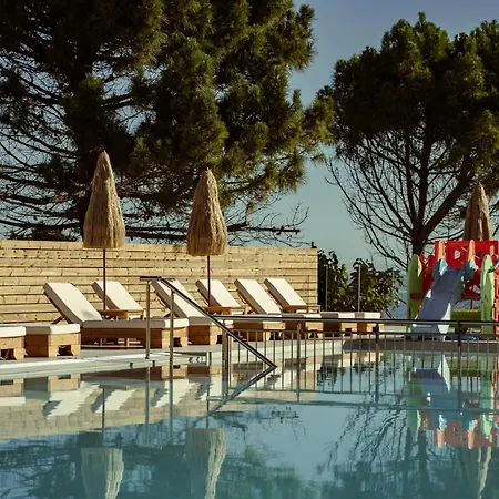 Amaltheia Beachfront * Kypseli