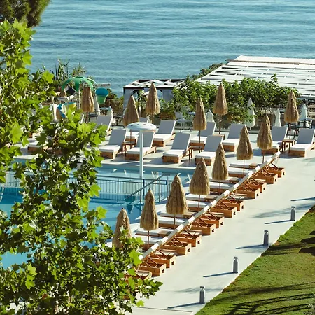Amaltheia Beachfront *