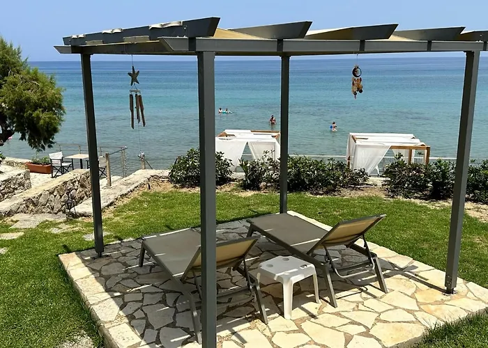 펜션 Amaltheia Beachfront *