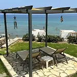 Vakantiehuis Amaltheia Beachfront *