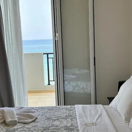 Amaltheia Beachfront Vakantiehuis *