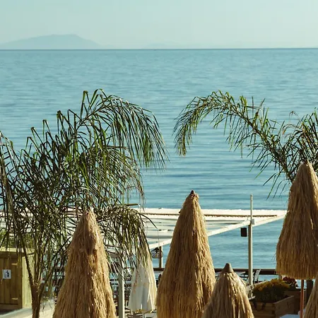Vakantiehuis Amaltheia Beachfront *